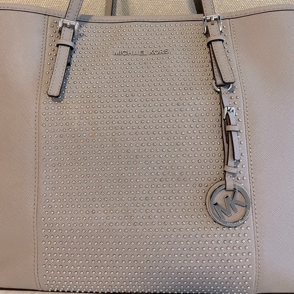 Michael Kors Jet Set Travel Studded Saffiano Leather Medium Tote Bag - Picture 2 of 7